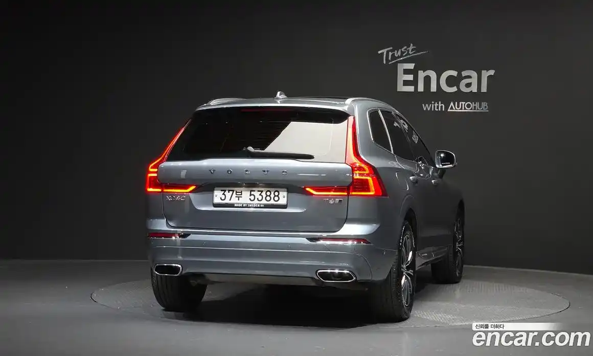 Volvo XC60 2018 2.0 автомат (гидро), фото 4