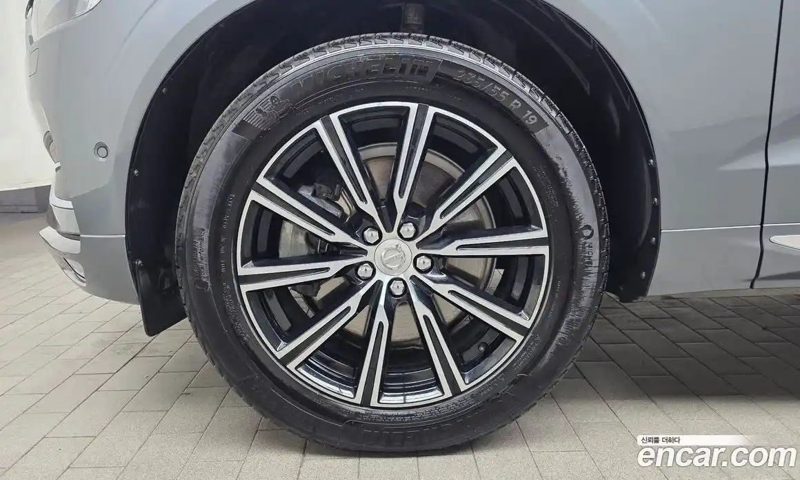 Volvo XC60 2018 2.0 автомат (гидро), фото 5