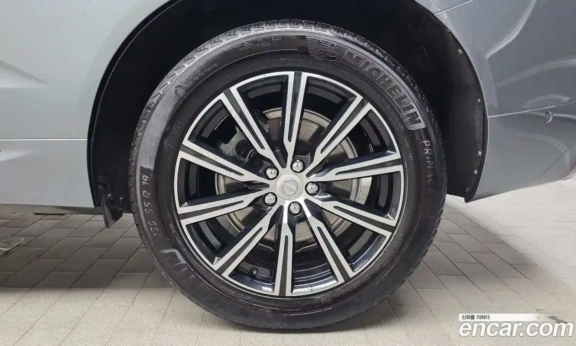 Volvo XC60 2018 2.0 автомат (гидро), фото 7