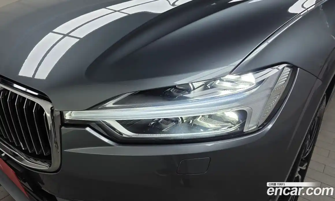 Volvo XC60 2018 2.0 автомат (гидро), фото 8