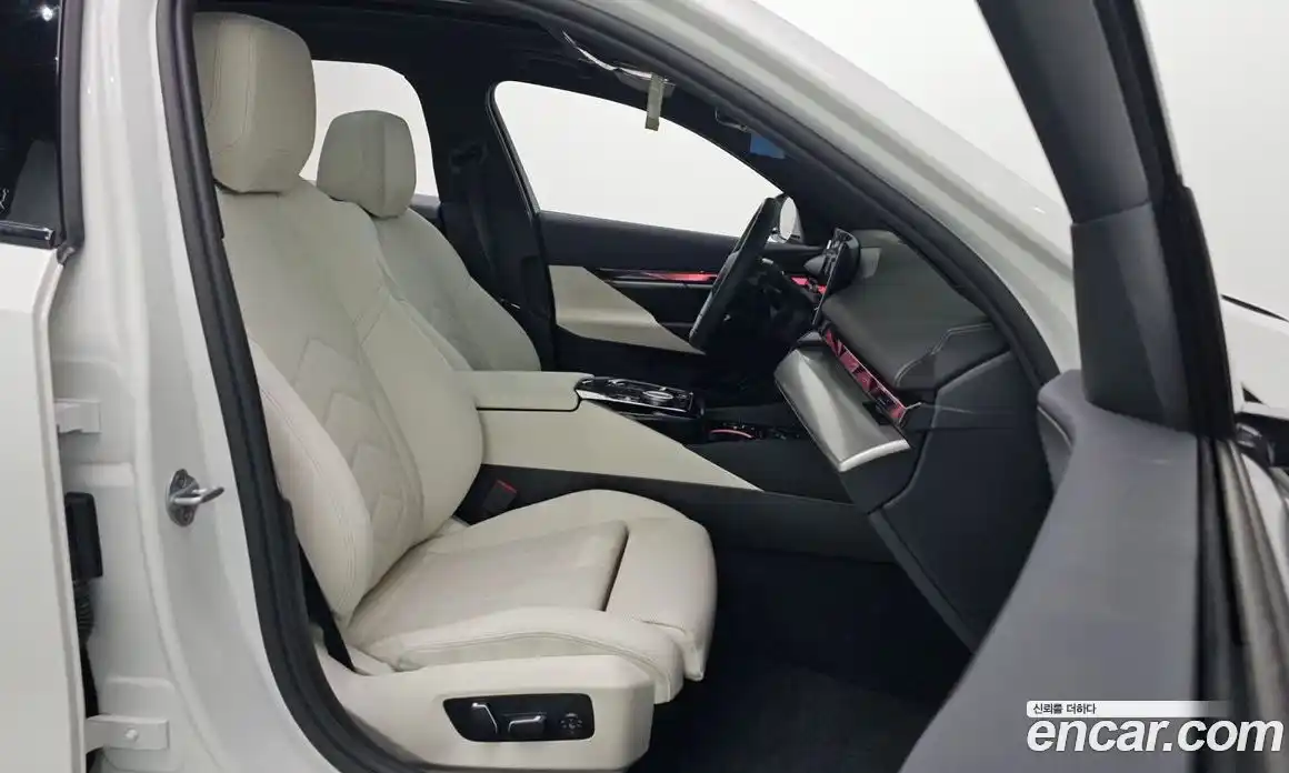 BMW 5-Series 2025 2.0 гидро, фото 17