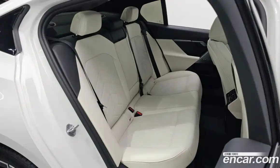BMW 5-Series 2025 2.0 гидро, фото 18