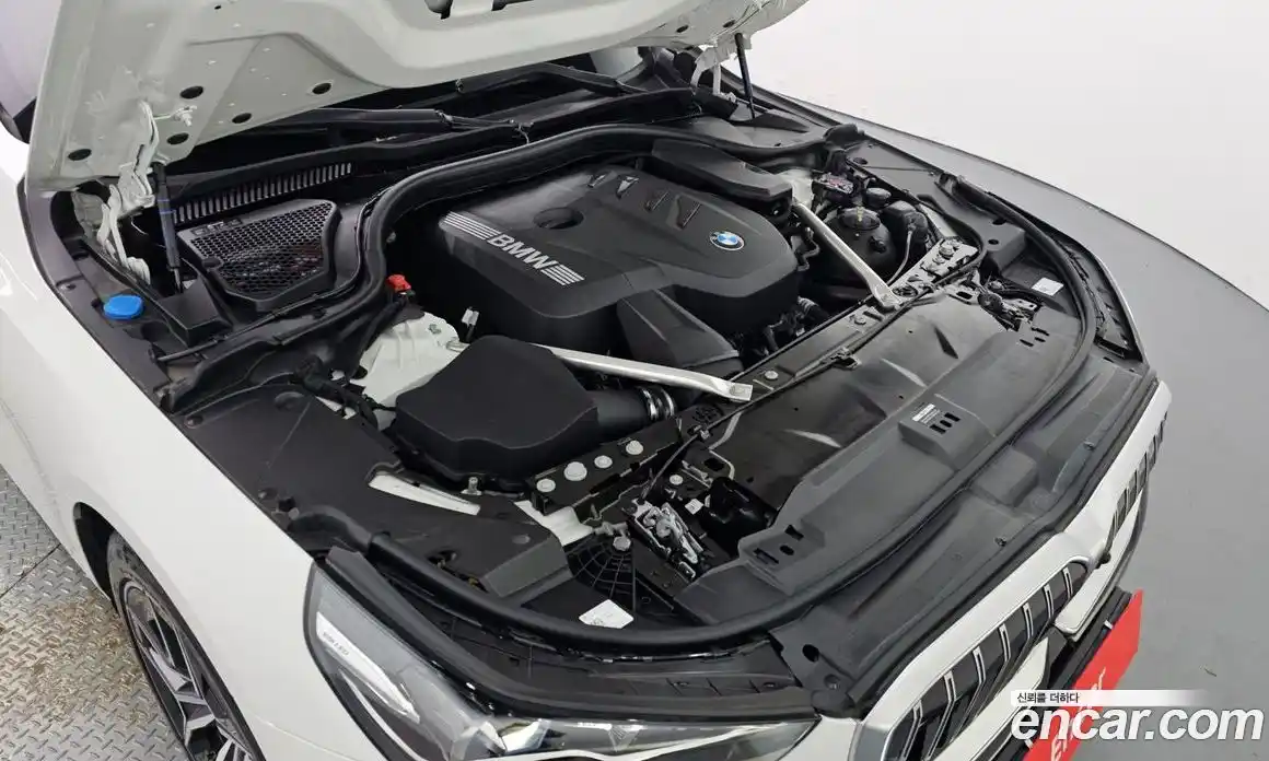 BMW 5-Series 2025 2.0 гидро, фото 6