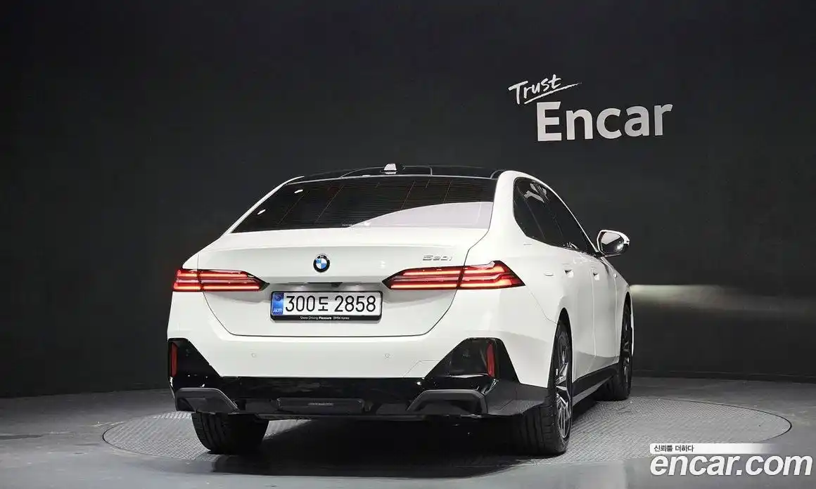 BMW 5-Series 2025 2.0 гидро, фото 4