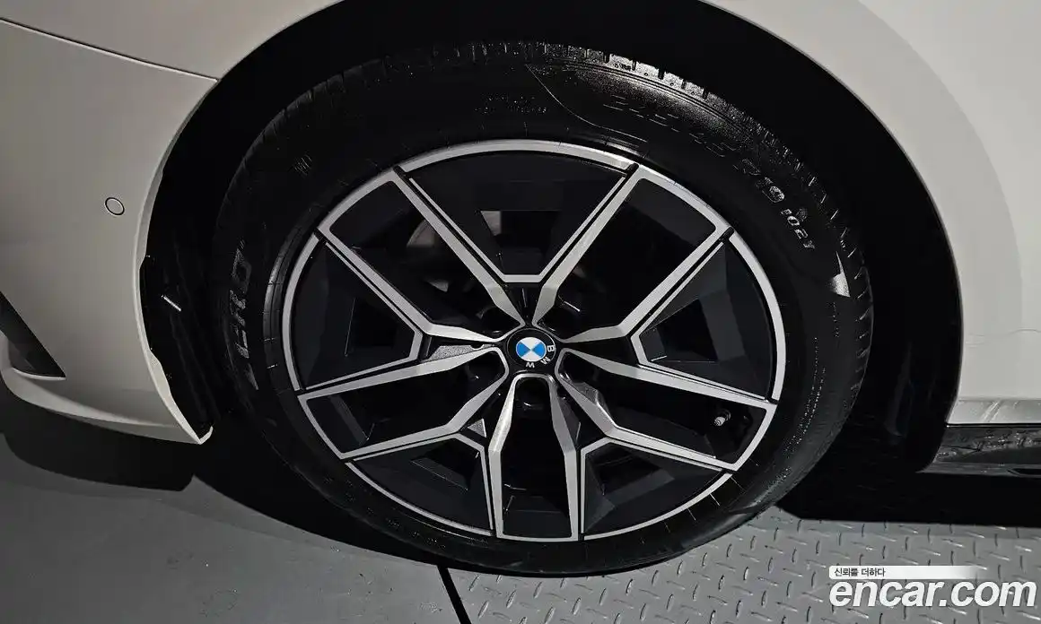 BMW 5-Series 2025 2.0 гидро, фото 5