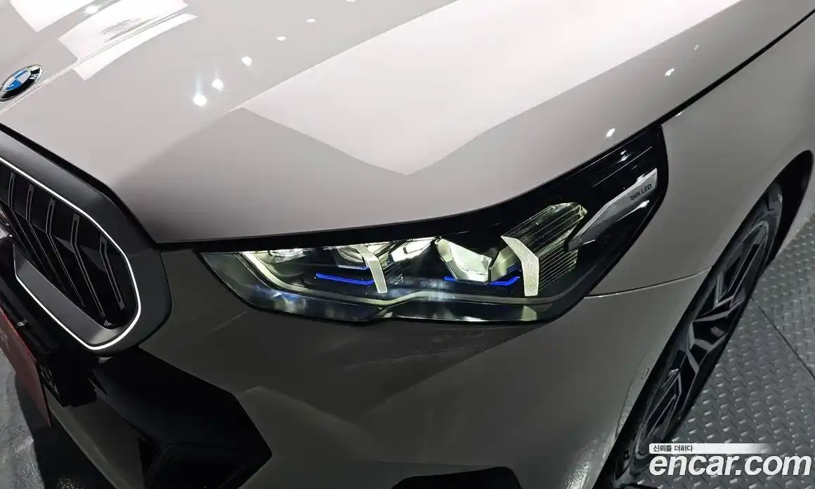 BMW 5-Series 2025 2.0 гидро, фото 8