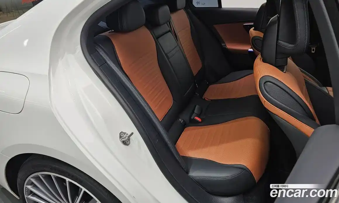 Mercedes-Benz C-Class 2023 2.0 гидро, фото 18