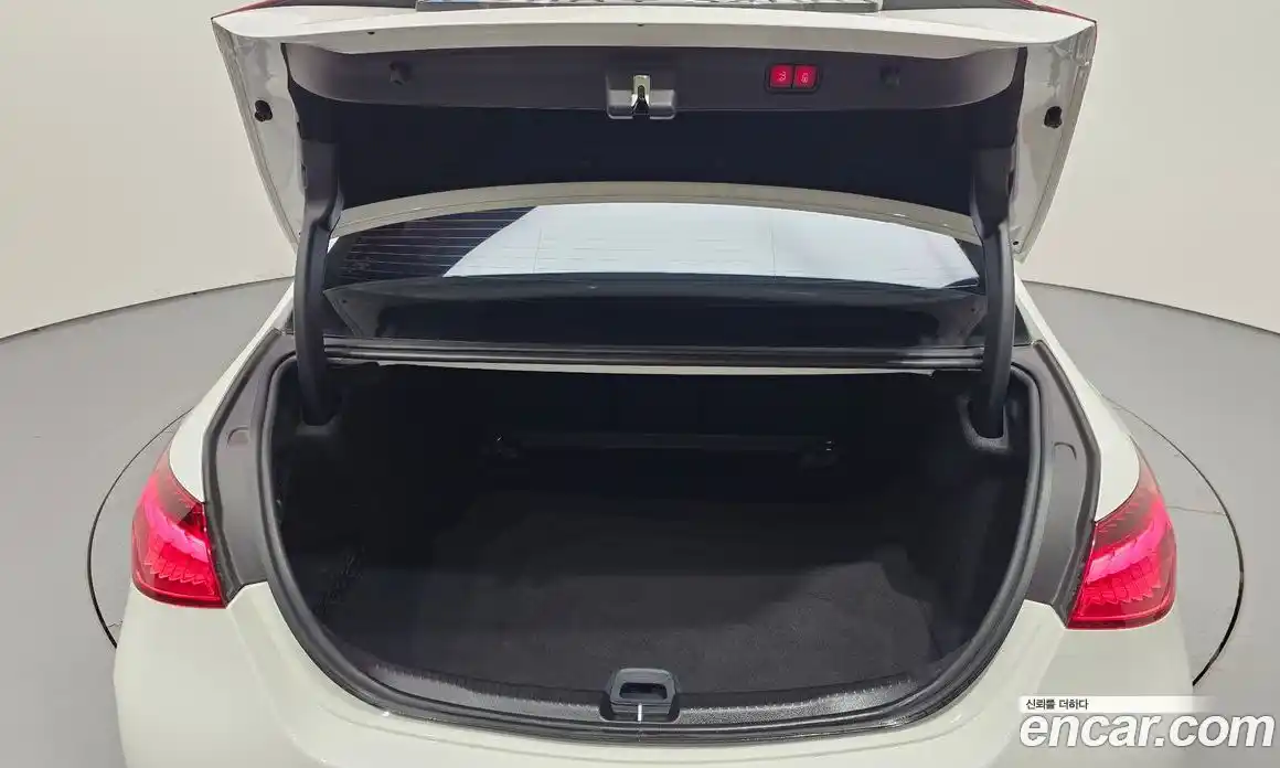 Mercedes-Benz C-Class 2023 2.0 гидро, фото 26