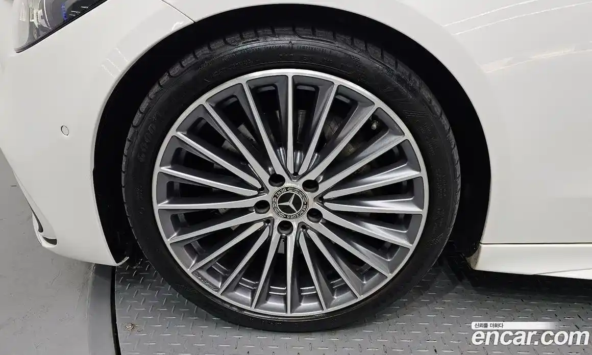 Mercedes-Benz C-Class 2023 2.0 гидро, фото 5