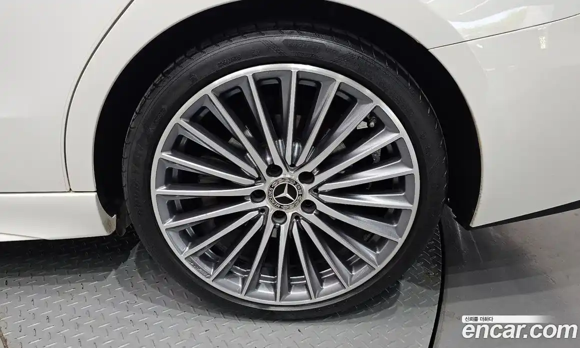 Mercedes-Benz C-Class 2023 2.0 гидро, фото 7