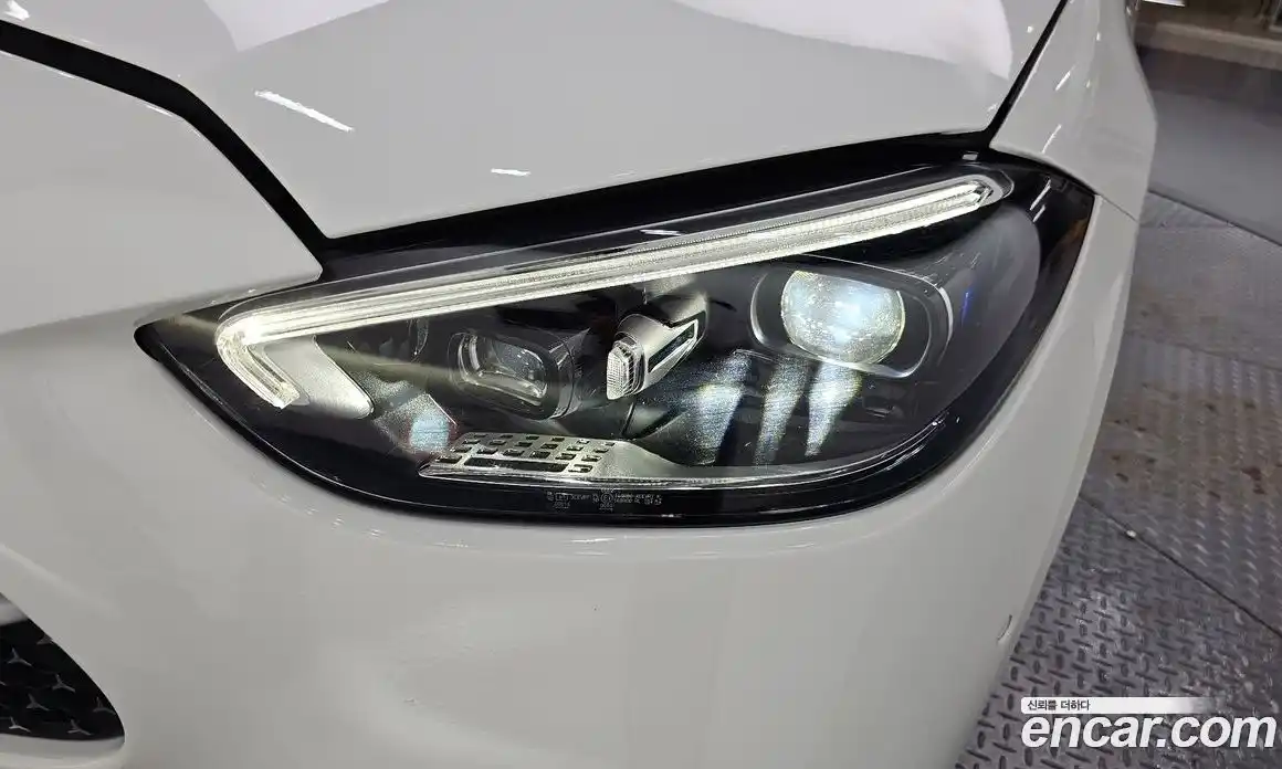 Mercedes-Benz C-Class 2023 2.0 гидро, фото 8