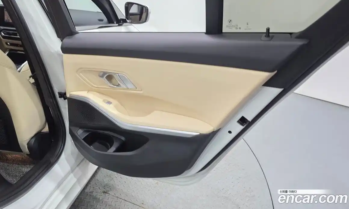 BMW 3-Series 2023 2.0 гидро, фото 15