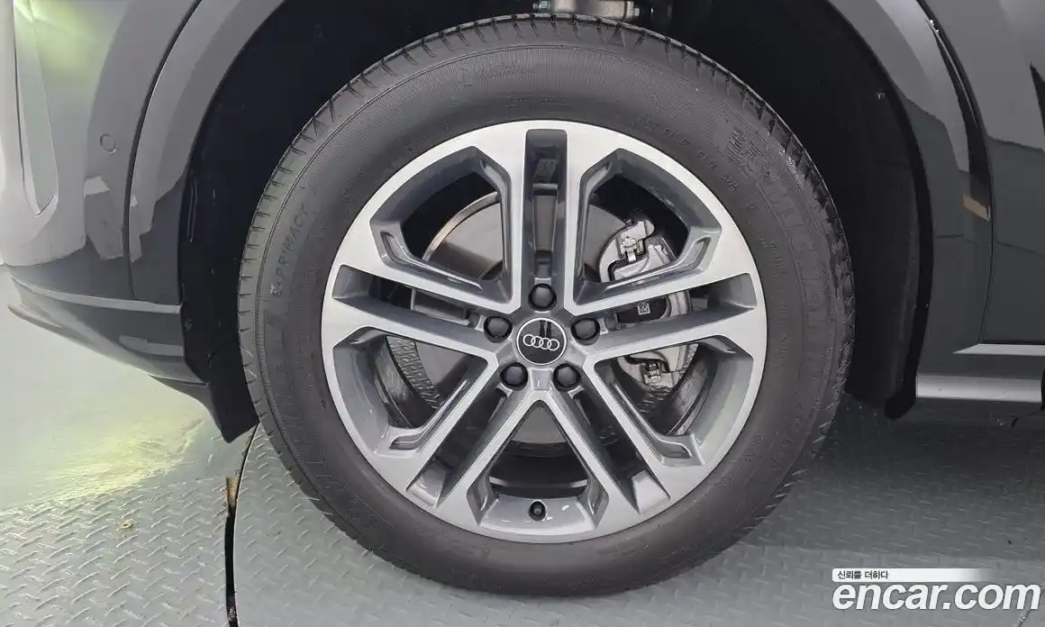 Audi Q5 2025 2.0 гидро, фото 5