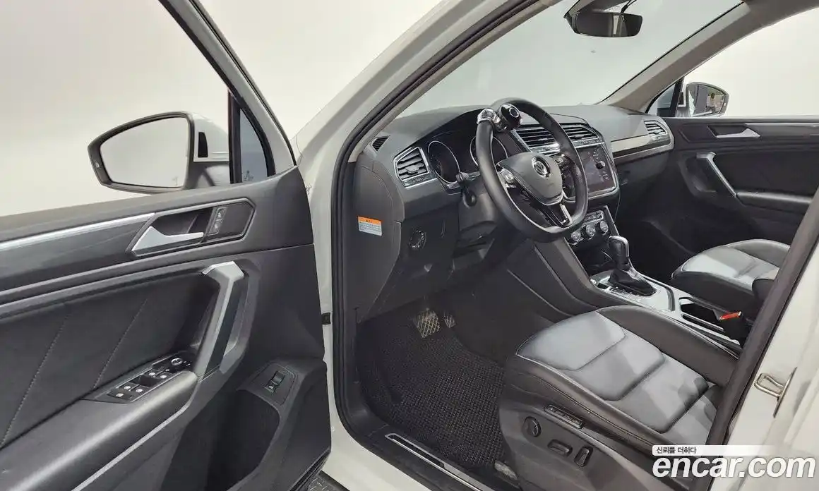 Volkswagen Tiguan 2019 2.0 автомат (гидро), фото 13
