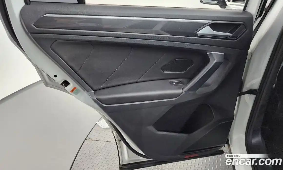 Volkswagen Tiguan 2019 2.0 автомат (гидро), фото 15