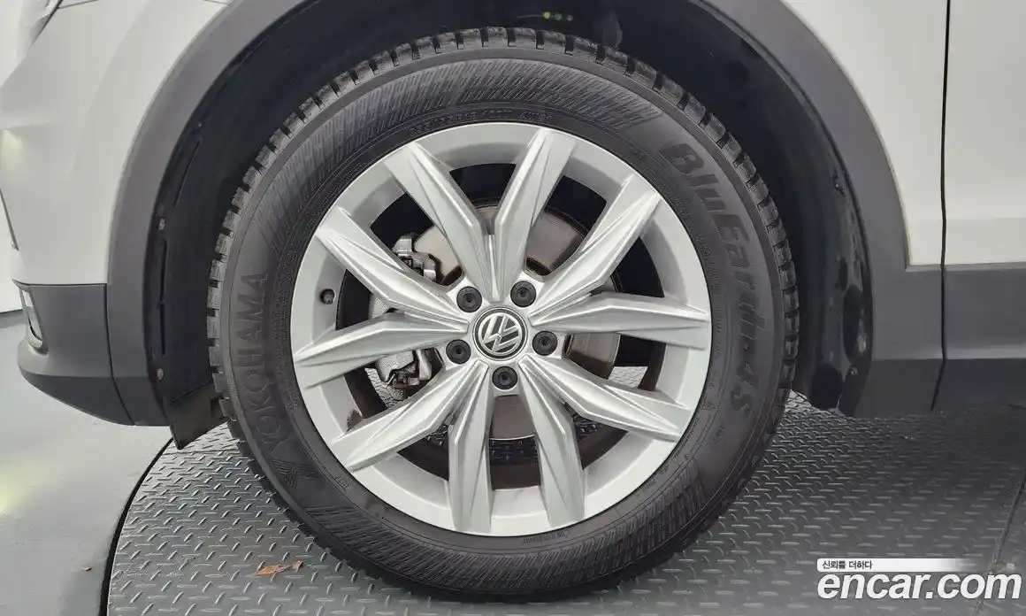Volkswagen Tiguan 2019 2.0 автомат (гидро), фото 5