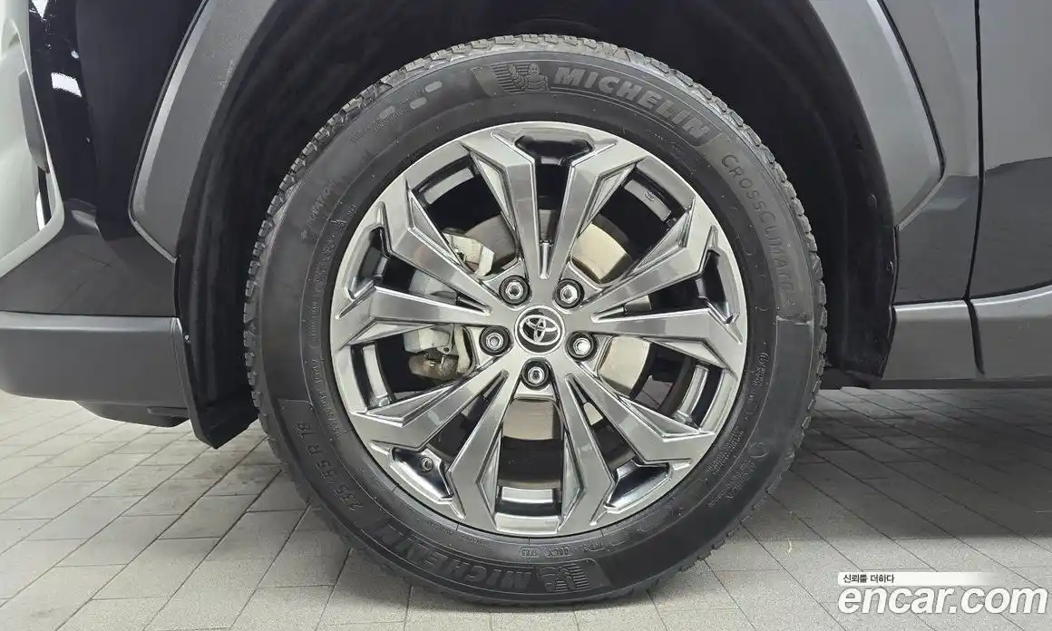 Toyota RAV4 2023 2.5 гидро, фото 5