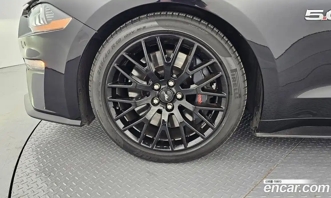 Ford Mustang 2022 5.0 автомат (гидро), фото 5
