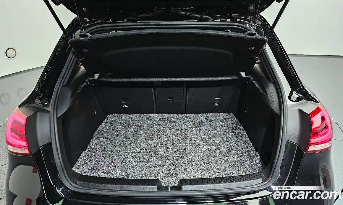 Mercedes-Benz A-Class 2020 2.0 гидро, фото 17