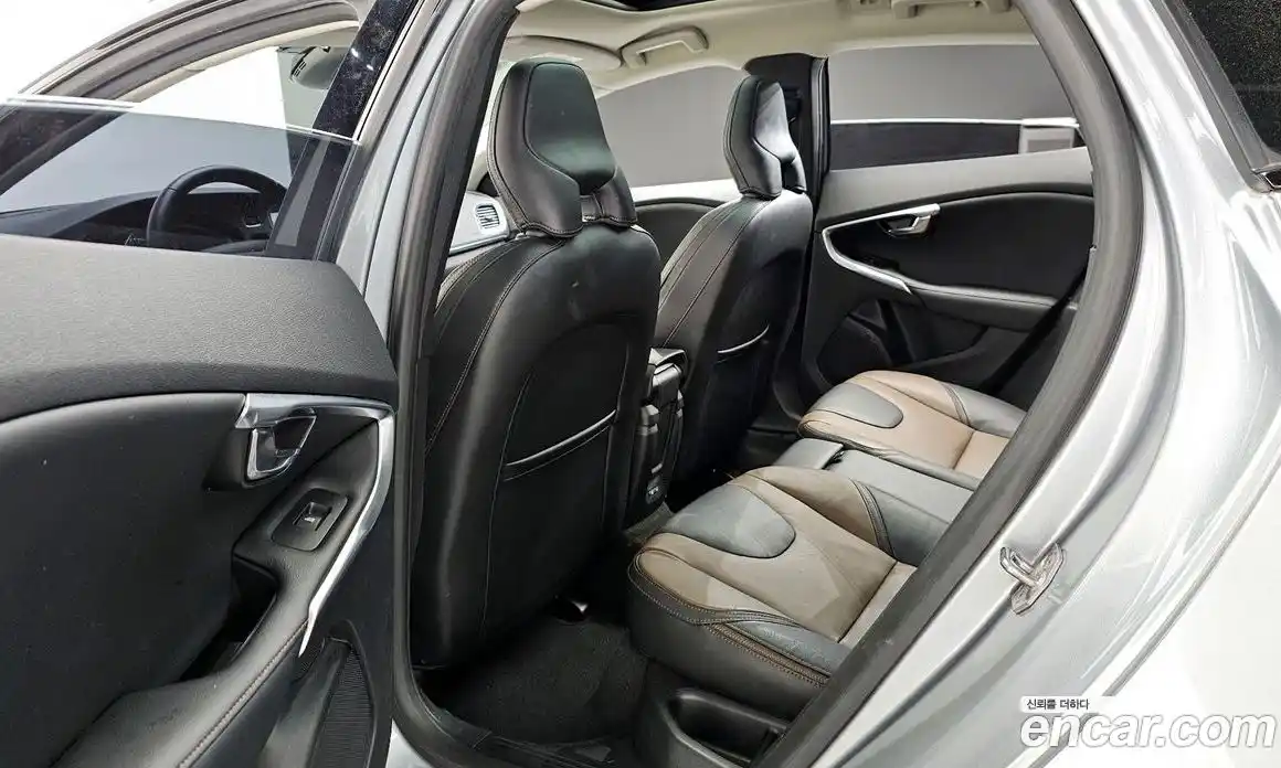 Volvo V40 2015 2.0 автомат (гидро), фото 11