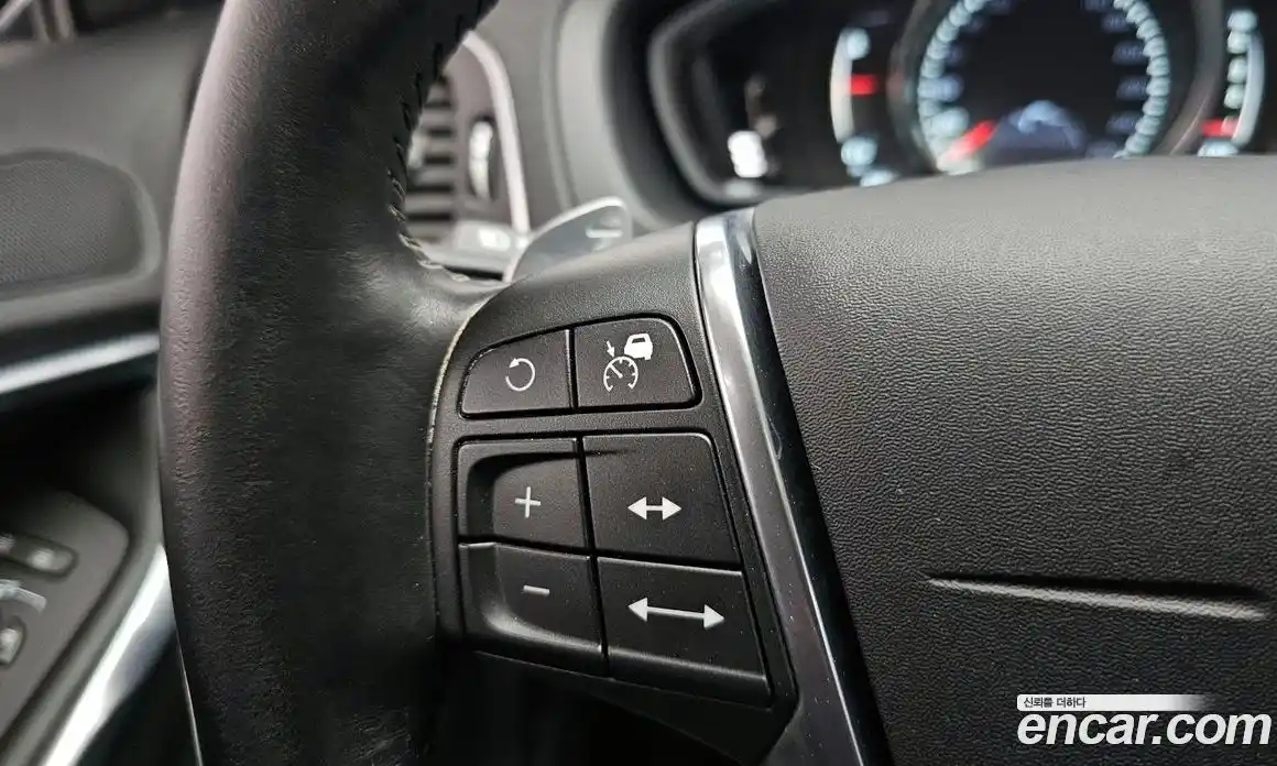 Volvo V40 2015 2.0 автомат (гидро), фото 14