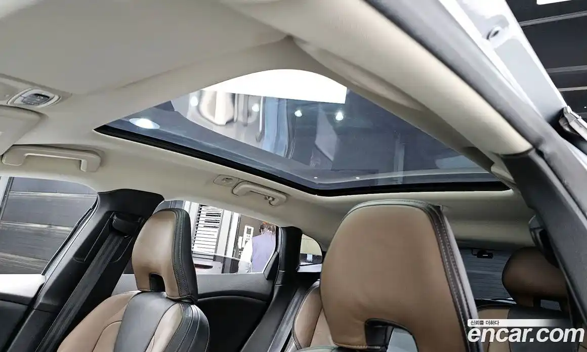 Volvo V40 2015 2.0 автомат (гидро), фото 15