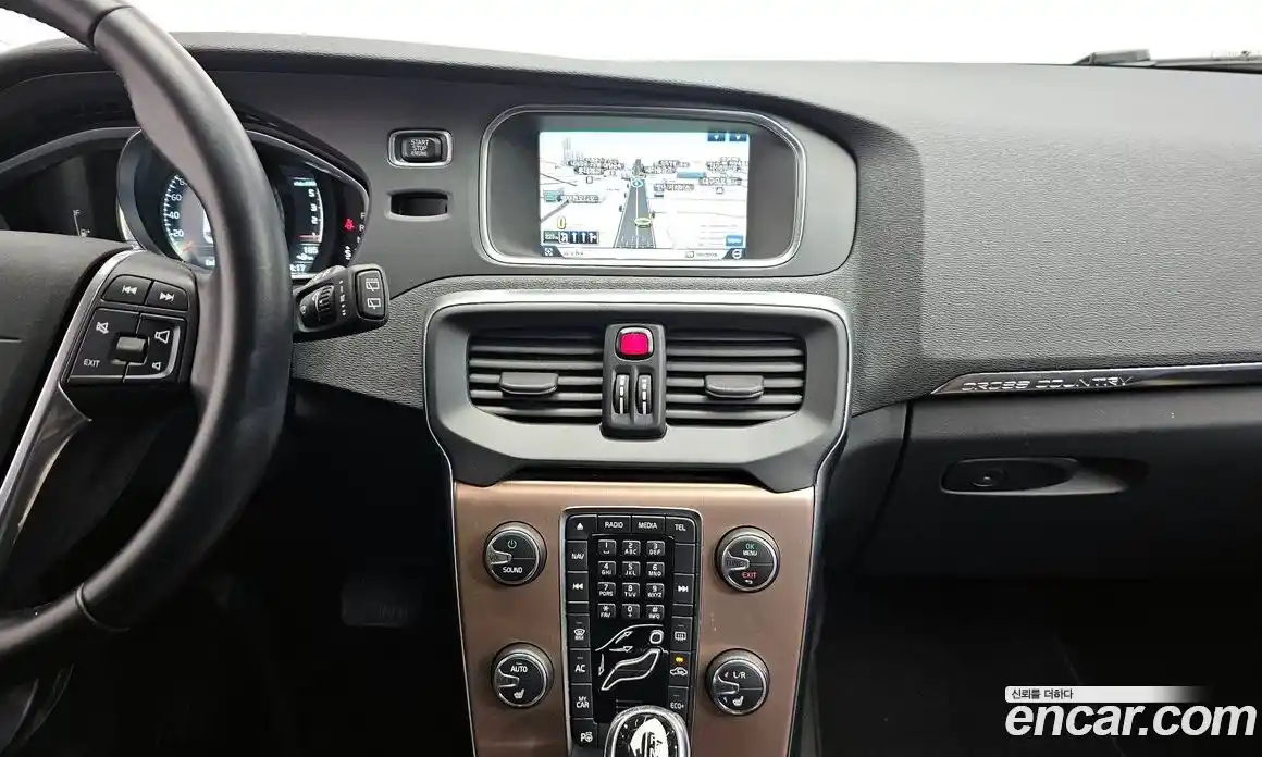 Volvo V40 2015 2.0 автомат (гидро), фото 17
