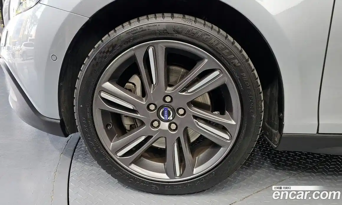 Volvo V40 2015 2.0 автомат (гидро), фото 5