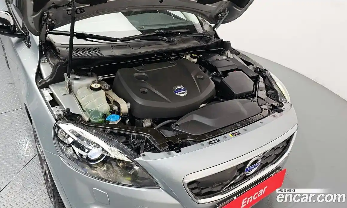 Volvo V40 2015 2.0 автомат (гидро), фото 6