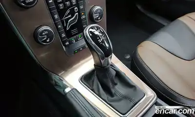 Volvo V40 2015 2.0 автомат (гидро), миниатюра 9