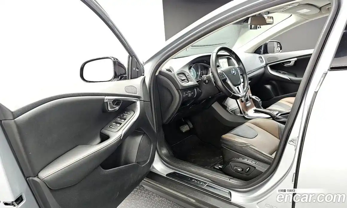 Volvo V40 2015 2.0 автомат (гидро), фото 10