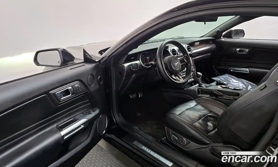 Ford Mustang 2018 2.3 автомат (гидро), фото 13