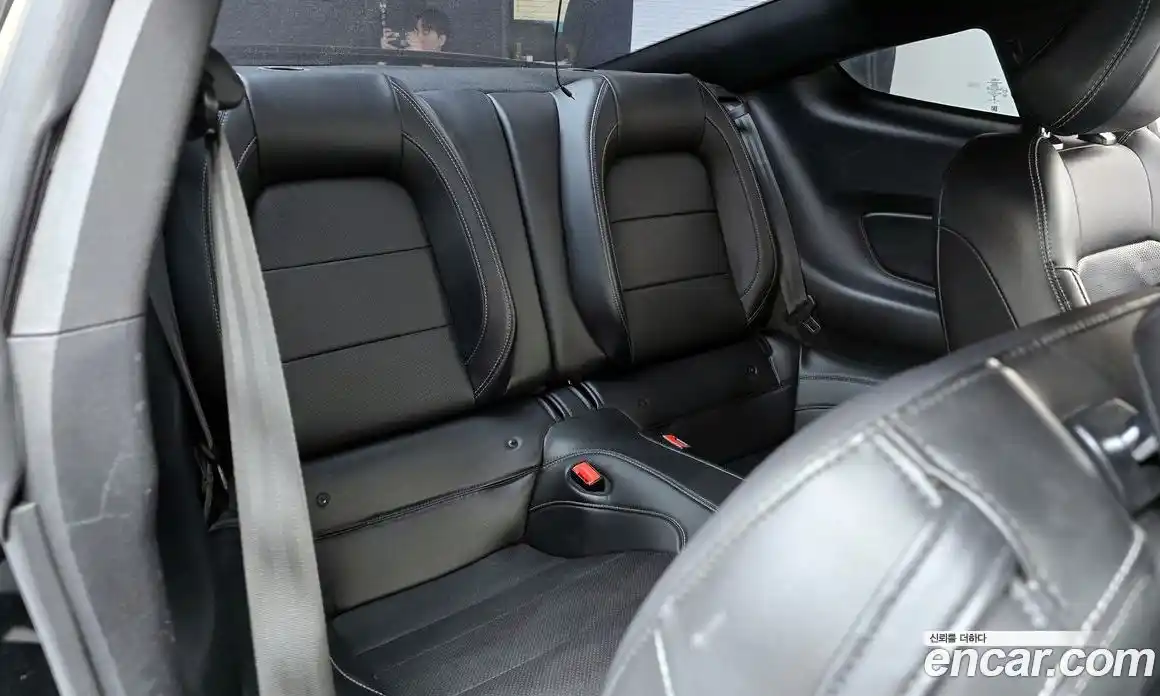 Ford Mustang 2018 2.3 автомат (гидро), фото 17