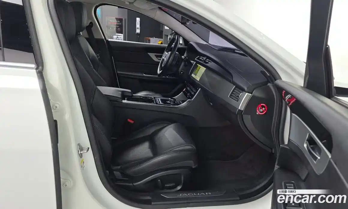 Jaguar XF 2016 2.0 гидро, фото 11
