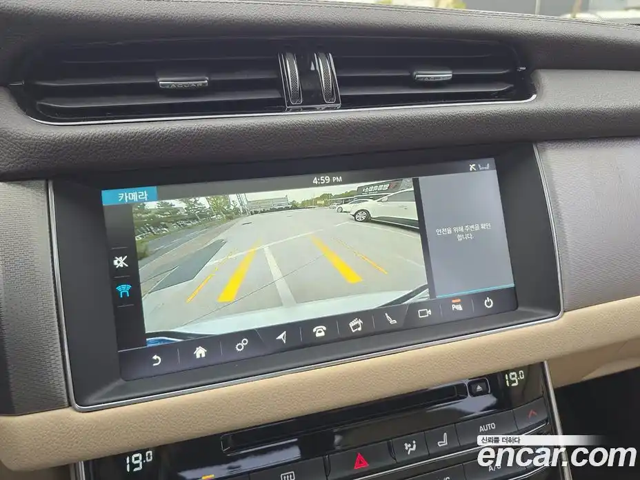 Jaguar XF 2019 2.0 гидро, фото 14