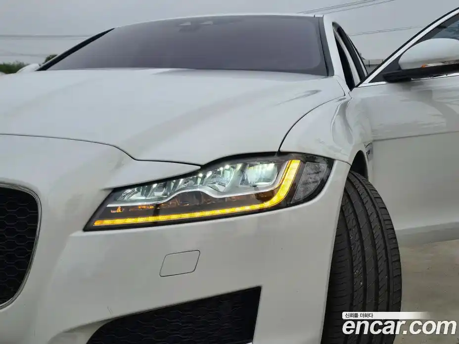 Jaguar XF 2019 2.0 гидро, фото 16
