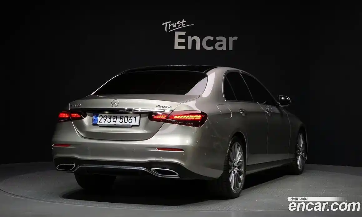 Mercedes-Benz E-Class 2022 2.0 гидро, фото 2