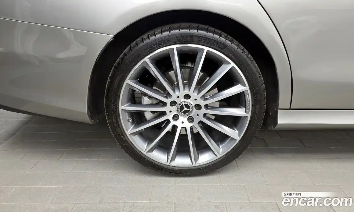 Mercedes-Benz E-Class 2022 2.0 гидро, фото 5