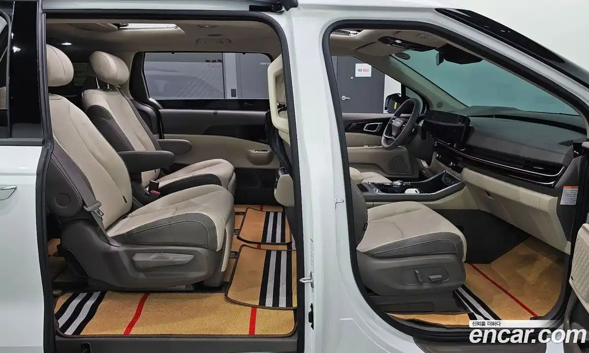 Kia Carnival 2025 1.6 автомат (гидро), фото 16