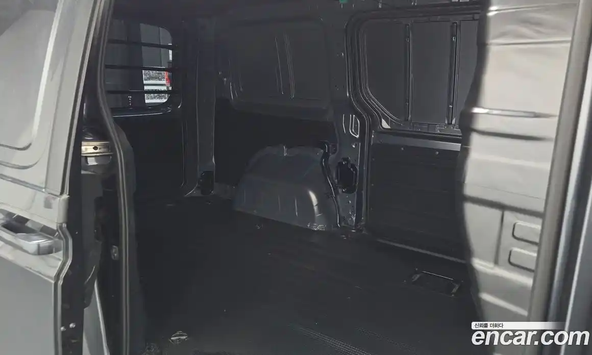 Hyundai Staria 2023 2.2 гидро, фото 17