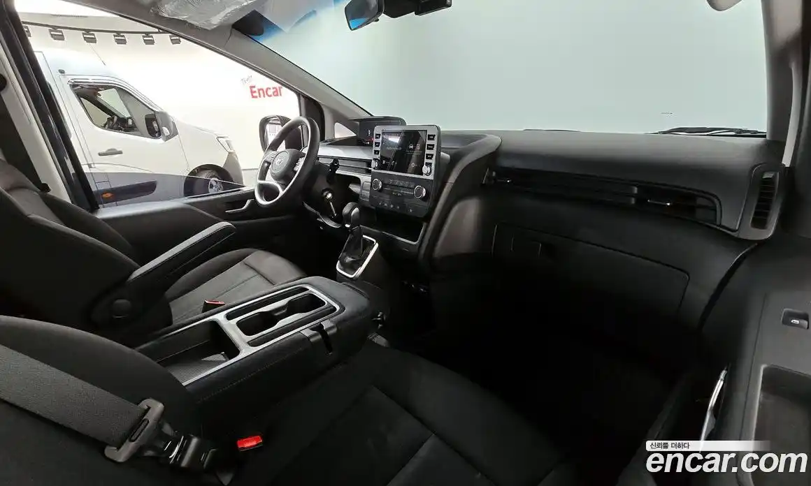 Hyundai Staria 2023 2.2 гидро, фото 10