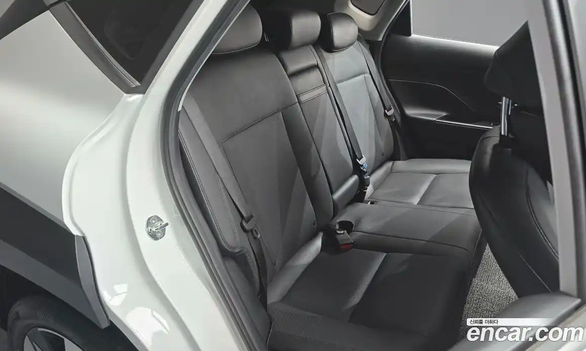 Hyundai Kona 2024 1.6 автомат (гидро), фото 18