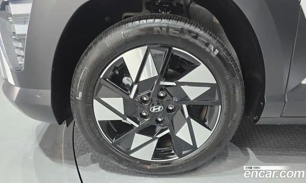 Hyundai Kona 2024 1.6 автомат (гидро), фото 5