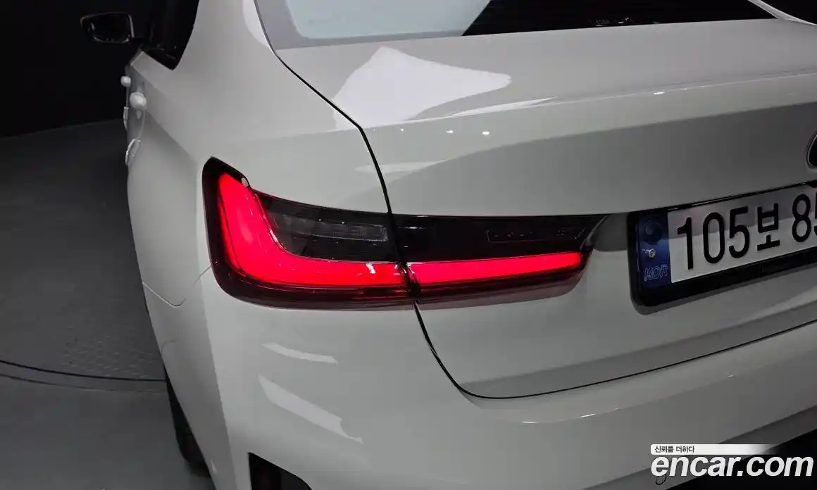 BMW 3-Series 2025 2.0 гидро, фото 9