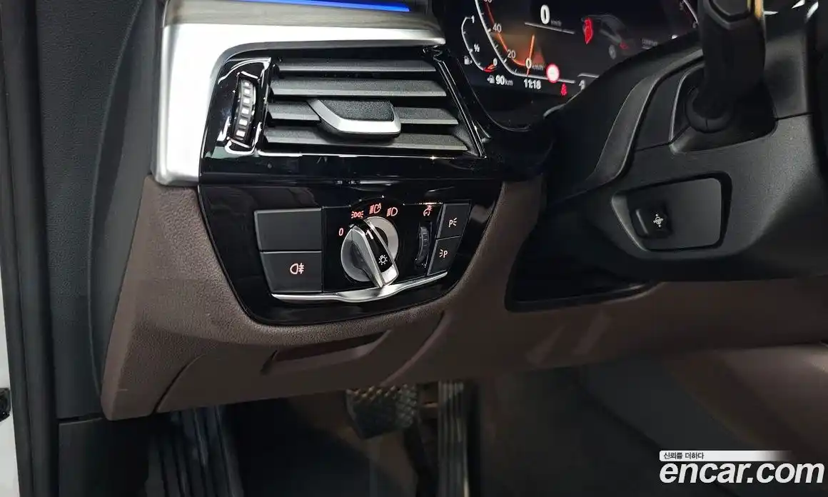 BMW 6-Series 2023 3.0 гидро, фото 28