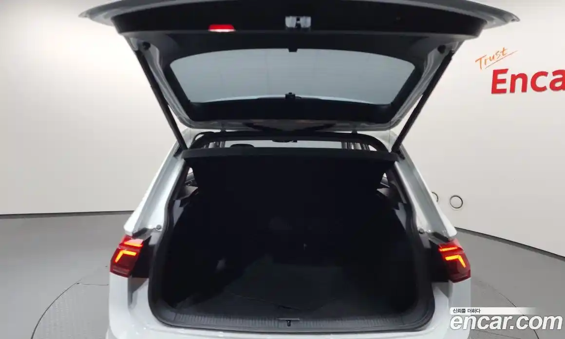 Volkswagen Tiguan 2023 2.0 автомат (гидро), фото 19
