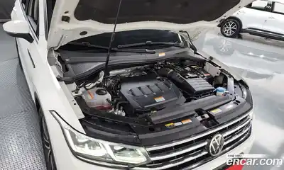Volkswagen Tiguan 2023 2.0 автомат (гидро), миниатюра 6