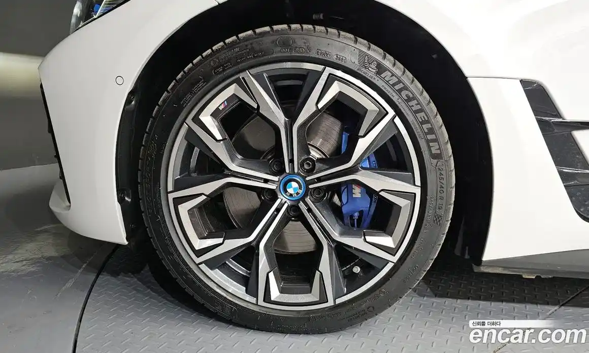 BMW i4 2023 0.2 гидро, фото 5
