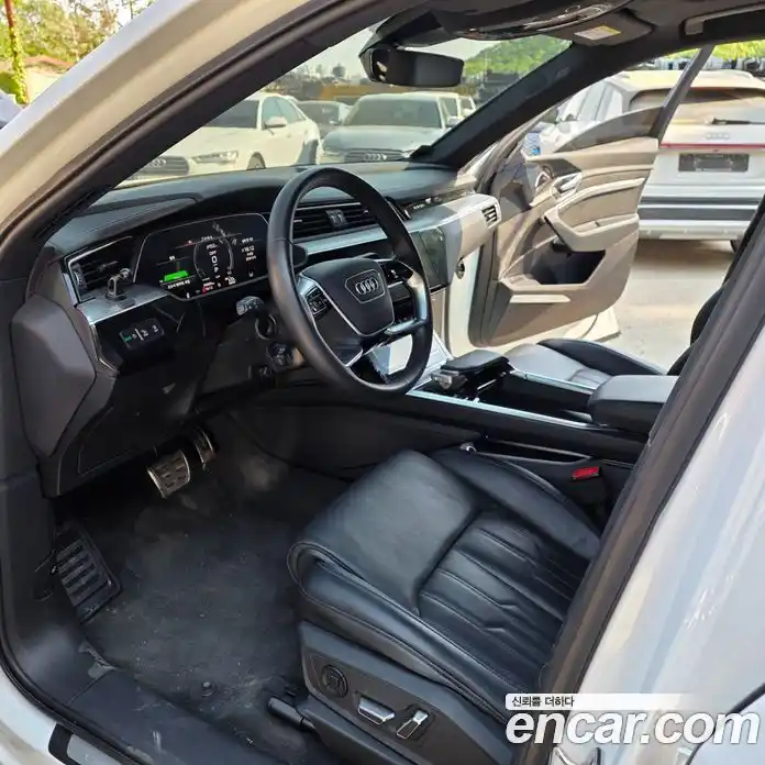 Audi e-tron 2021 0.2 автомат (гидро), фото 9