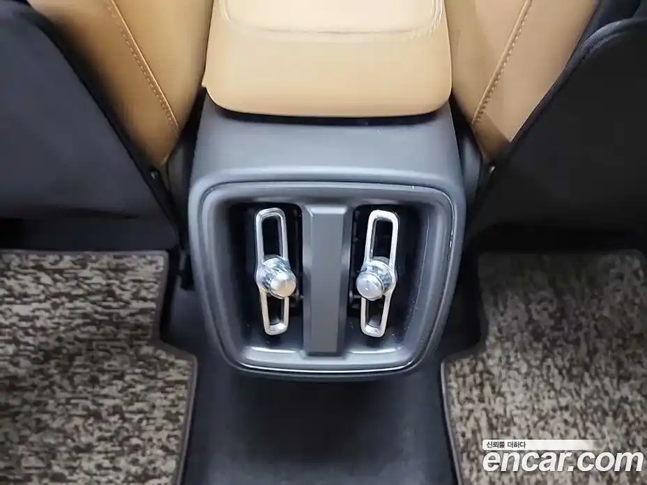 Volvo XC40 2022 2.0 автомат (гидро), фото 13